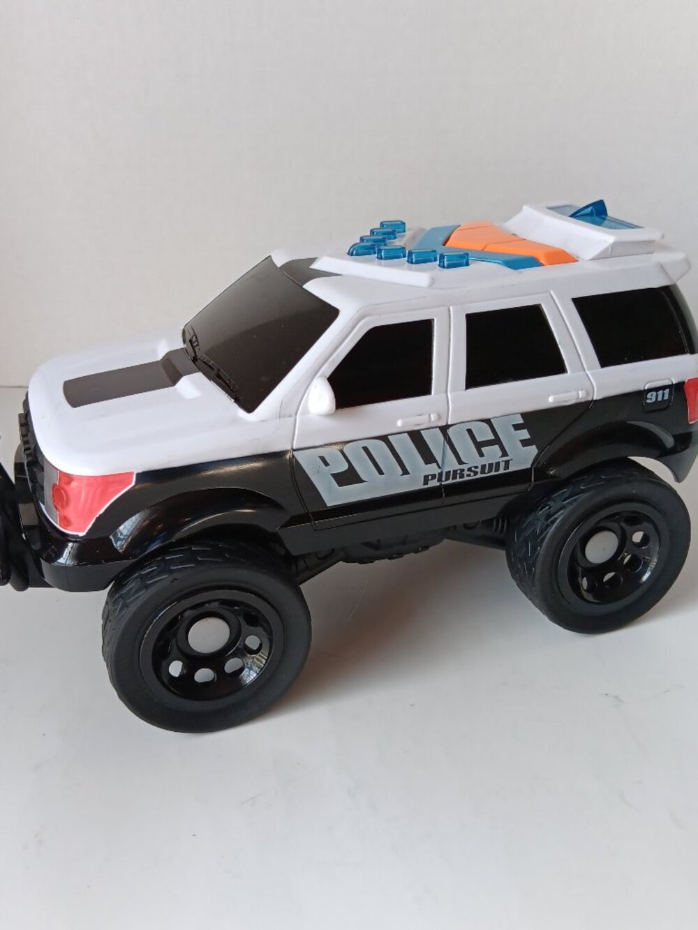 The Maxx Action Police Cruiser (by Sunny Days Entertainment) -Batteries Included